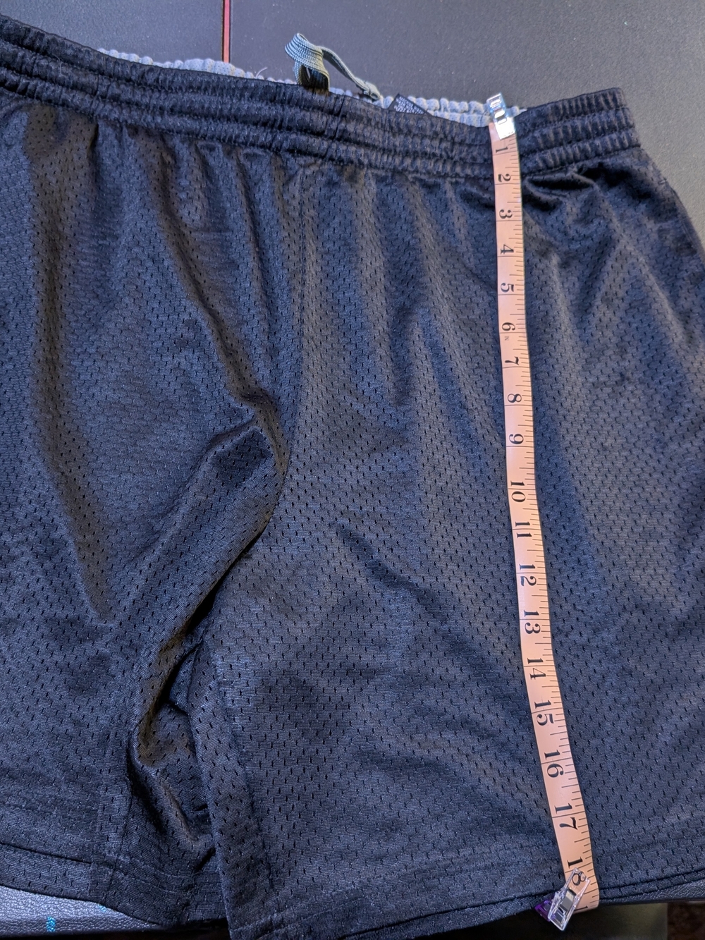 STARTER Black Men's Athletic Mesh Shorts Size, LG Gently Used